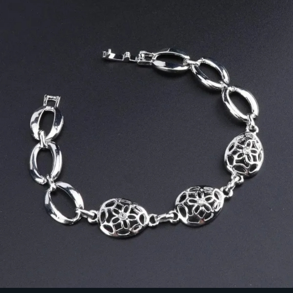 NWT Adorable Boho 4 Piece Silver Statement Jewelry Set! - Picture 7 of 13